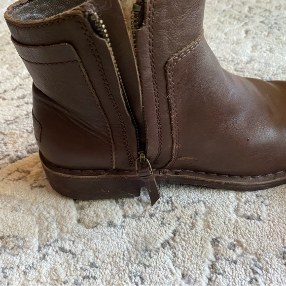 UGG REA LEATHER Ankle Boot STOUT Brown Water Resistant women’s, Size 8 - Picture 4 of 6